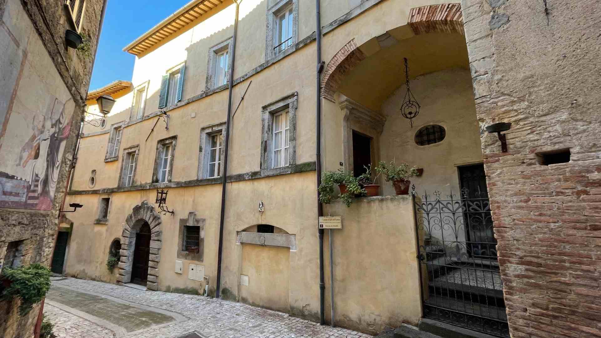 palazzo-nicolini-scala-piano-nobilecalvi-dell-umbria