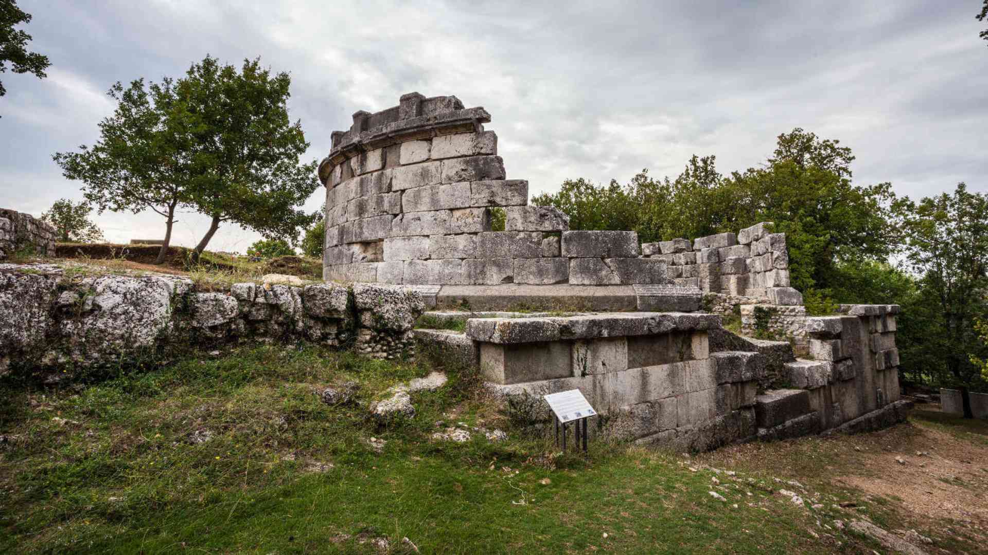 Mausoleo circolare della Gens Furia a Carsulae