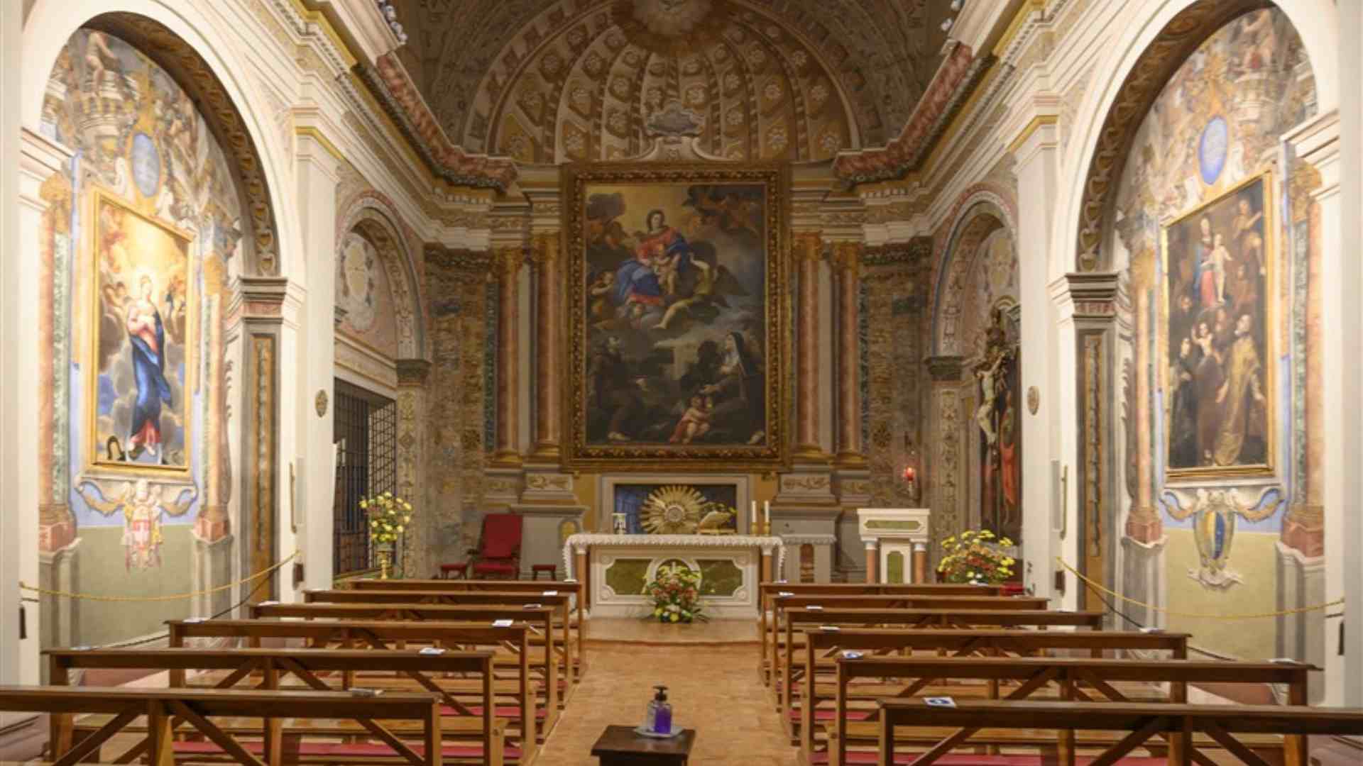 chiesa-di-santa-chiara-interno-navata
